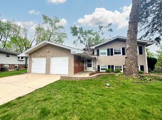 1540 Edgefield Ln, Hoffman Estates, IL 60169