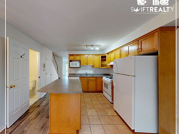 04_3-910 16th St W_Fully-equiped Kitchen_07112025