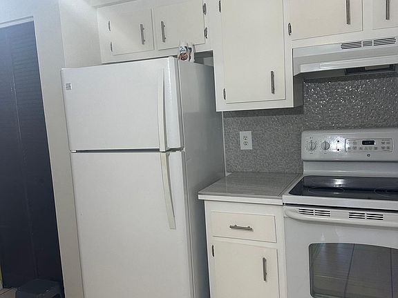 3rd image of 901 Hickory St #109