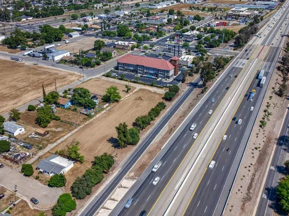 312 W Tuolumne St, Fowler, CA 93625