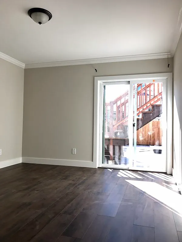 2339 12th Ave — Photo 1