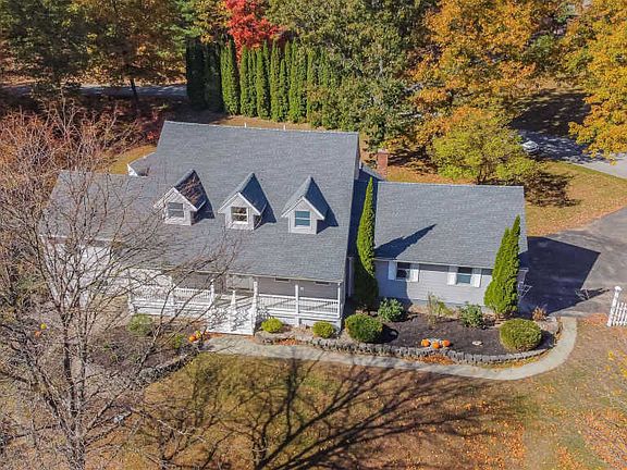 3rd image of 165 Oak Leaf Cir