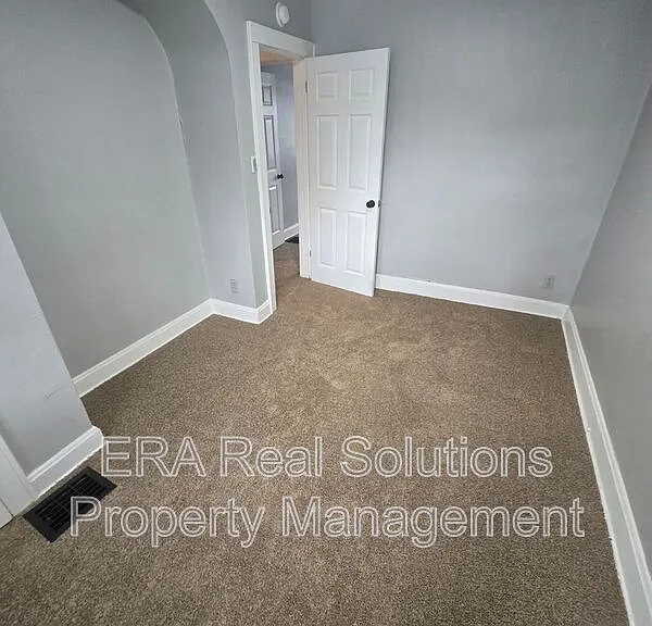 1575 E Cordell Ave — Photo 4