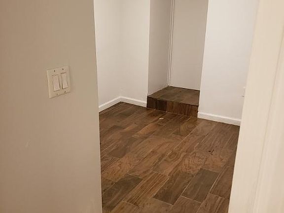 4th image of 1622 Van Buren St APT 2
