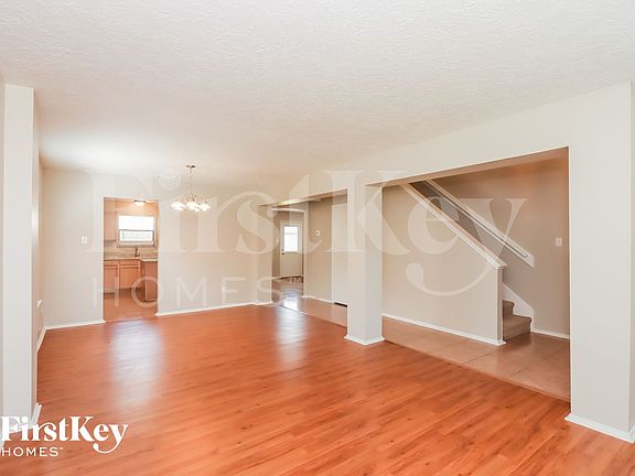 3rd image of 16322 Lynn Crest Ct