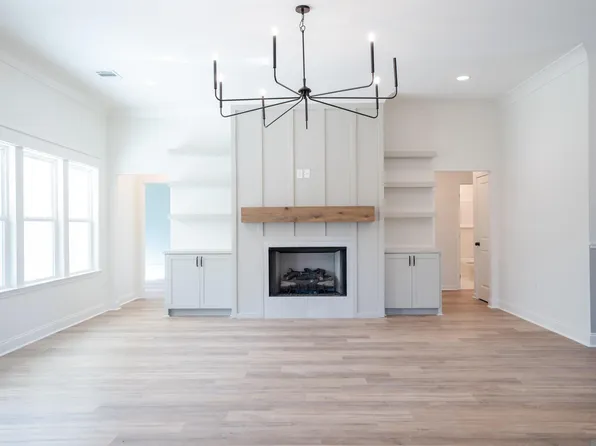 13527 Eagles Park Dr, Denham Springs, LA 70726