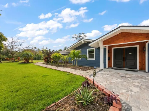 623 Pineland Ave, Belleair, FL 33756