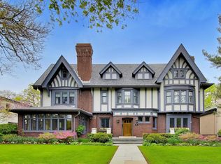 1218 Sheridan Rd, Evanston, IL 60202