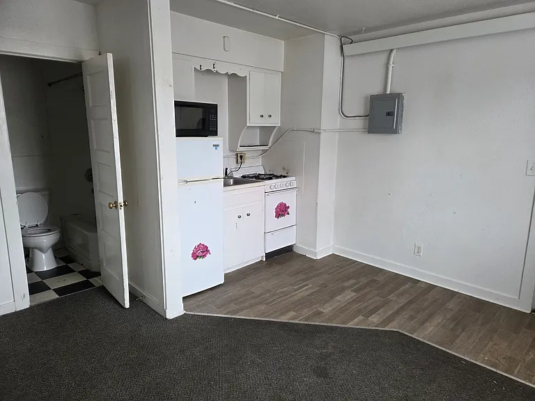600 S Dakota Ave — Photo 9