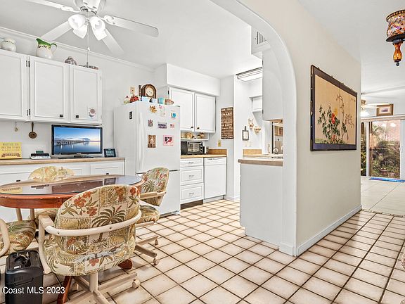 4th image of 106 E Colonial Ct #40