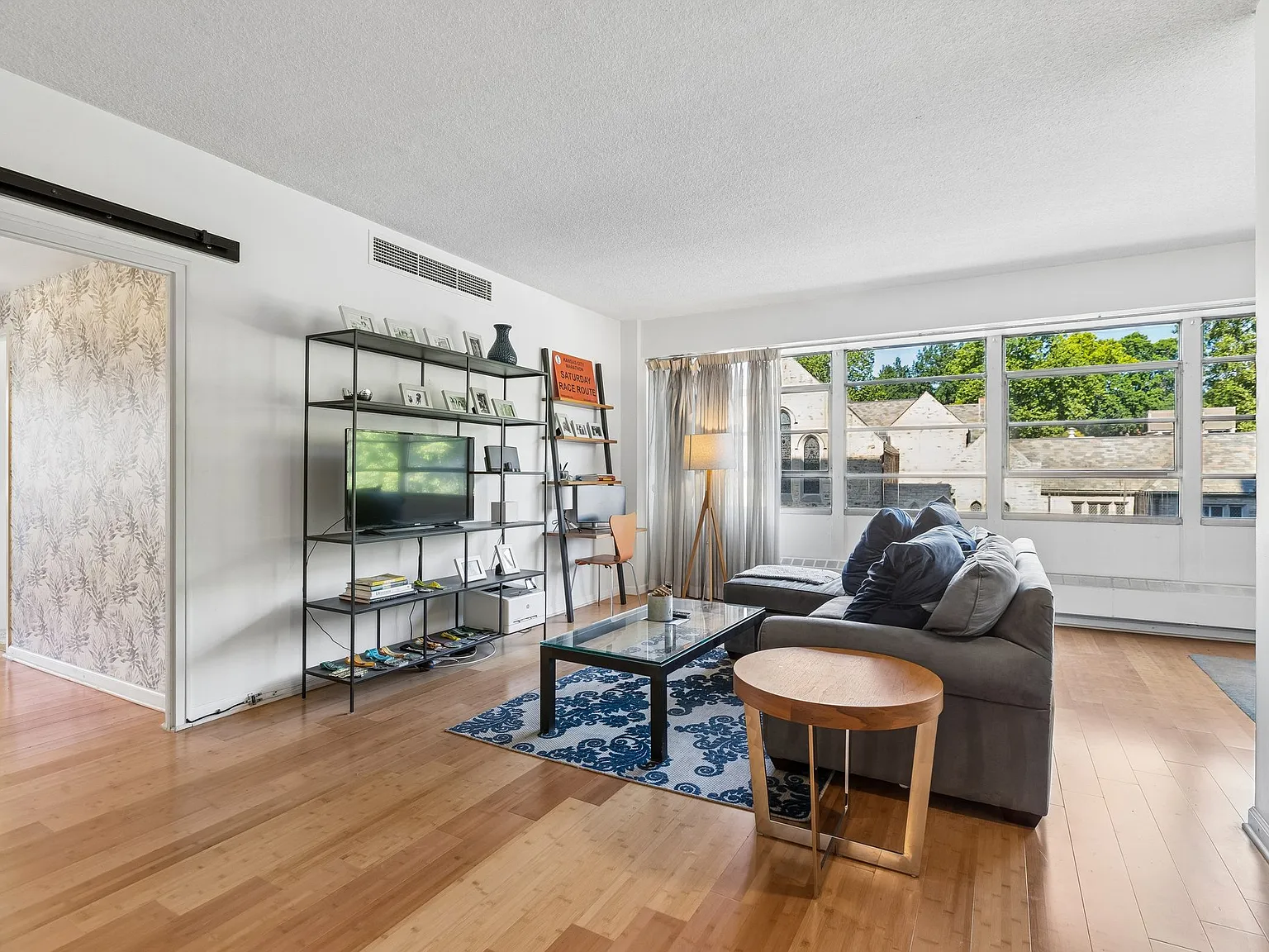 2 bed, 1094 sqft, $2,250 — Photo 1