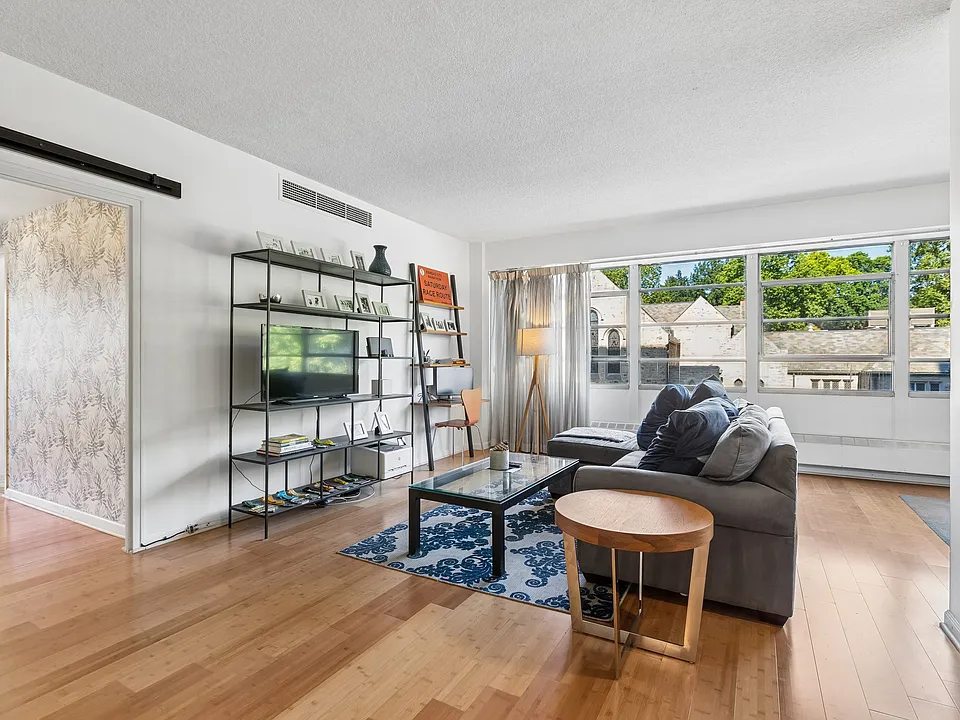 333 W Meyer Blvd #306