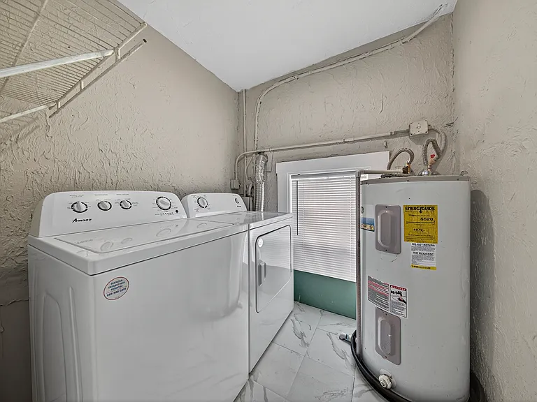 724 Bradley St — Photo 17