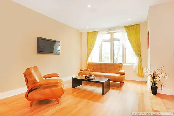 Sold by Bond New York | media 4