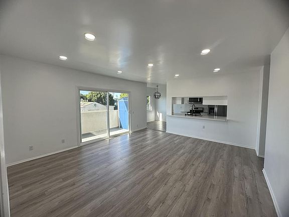 4th image of 2314 Oak St APT 4