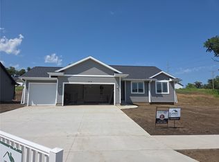 1814 Shady Grove Rd SW, Cedar Rapids, IA 52404