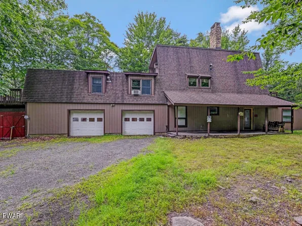 1060 Mountain Top Dr, Lake Ariel, PA 18436