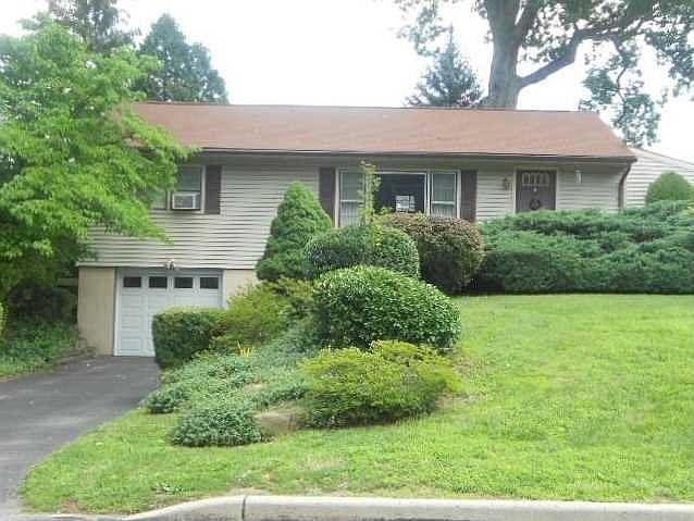 1st image of 6 Saint Anne Dr