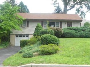 6 Saint Anne Dr, New Windsor, NY 12553