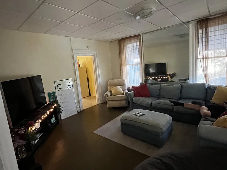 202 Washington St — Photo 3