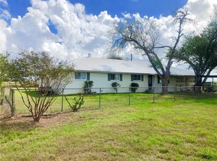 1684 E Fm 696, Lexington, TX 78947