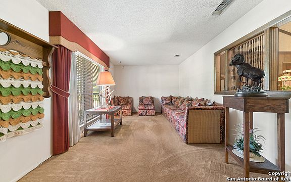 5th image of 107 Russwood Cir
