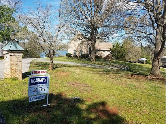 4th image of 414 Lake Harbor Dr