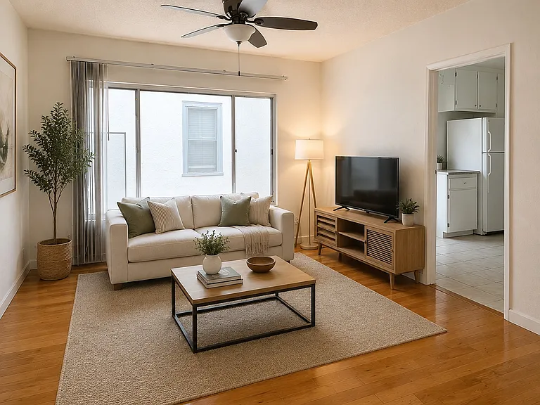 1427 N Martel Ave #6 — Photo 1