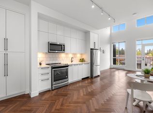 14968 101a Ave #422, Surrey, BC V3R 0E8