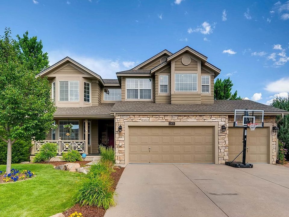 Gorgeous front with Mountain views