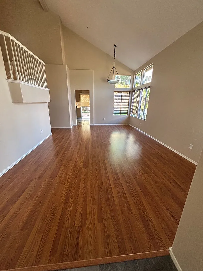 Open House 8/21/2026 5:30 pm Beautiful 4 bedrooms, 2 full bathrooms Tenant Occupied. Please call ... — Photo 4