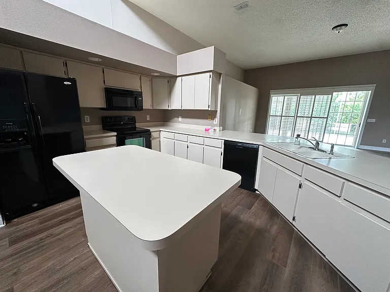 18409 Canary Ln — Photo 2