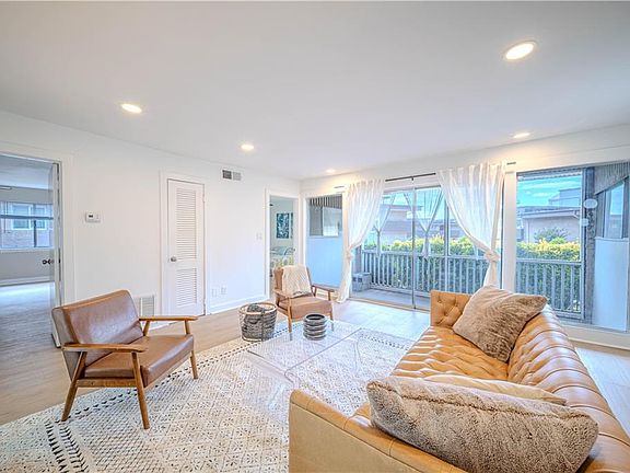 3rd image of 346 Carpenter Dr APT 17