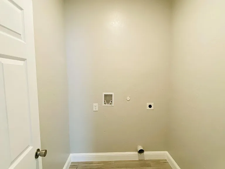 4102 Gordon St — Photo 8