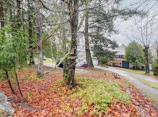 2202 Arbutus Rd, Saanich, BC V8N 1V3