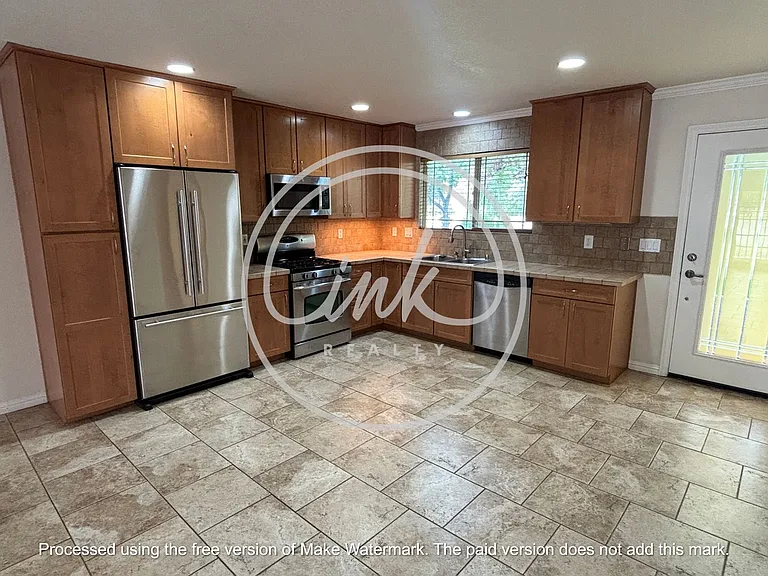 1038 Riverview Dr — Photo 6