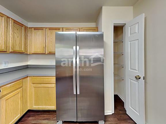 3rd image of 605 Daniel Ct