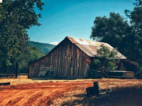 2nd image of 19361 Cherokee Rd