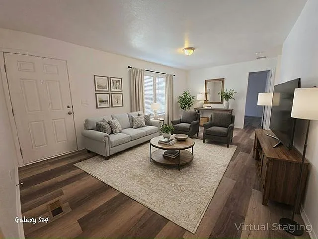 3 bed, 2.0 bath, 1056 sqft, $2,010 — Photo 3