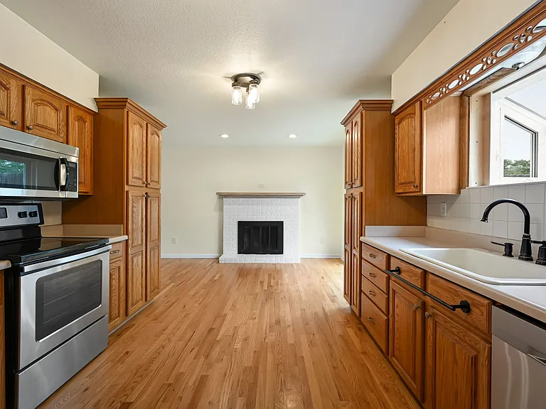 303 SW Pinnell Dr — Photo 10