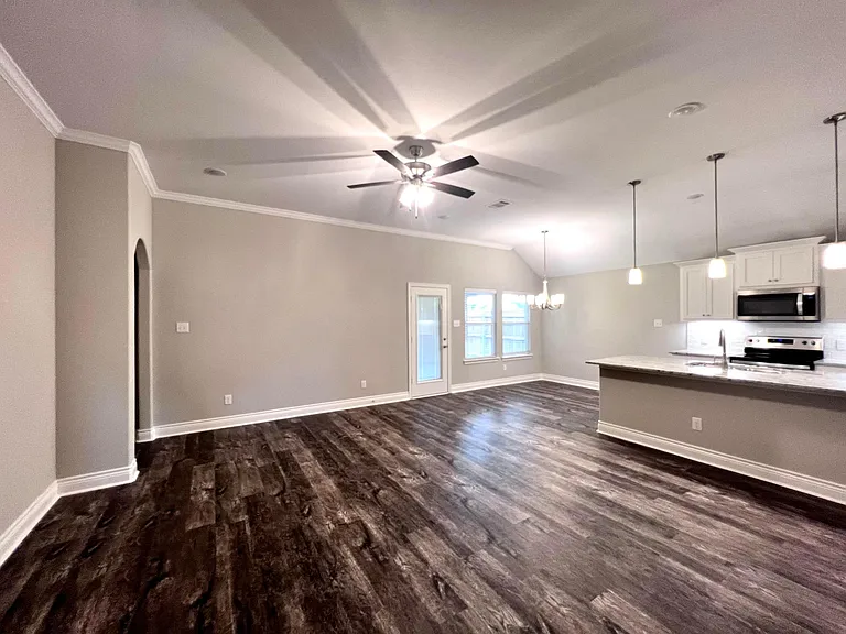 802 Tippit Ln — Photo 6