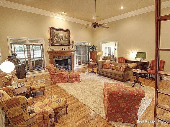 5th image of 1163 N Montview Dr