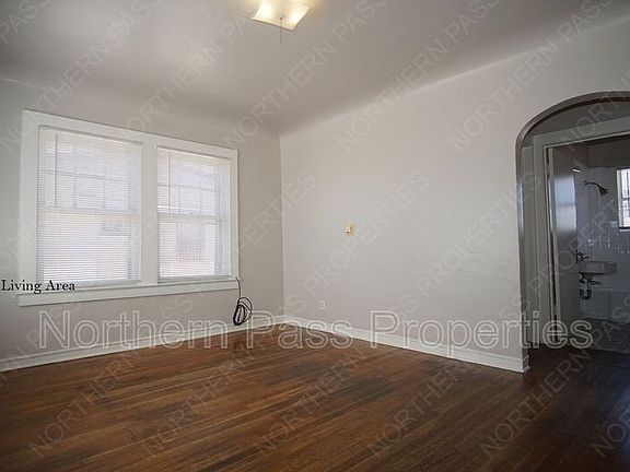 3rd image of 3815 Mountain Ave