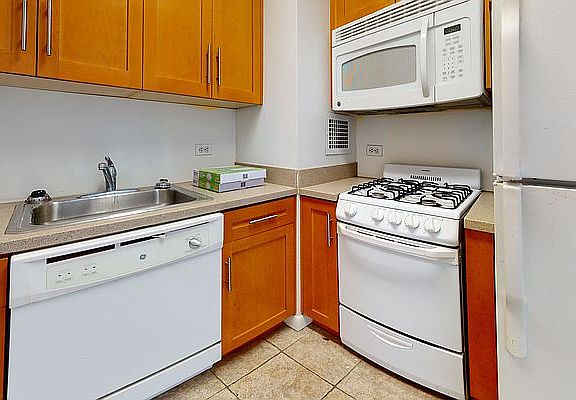 5th image of 1470 1st Ave APT 8D