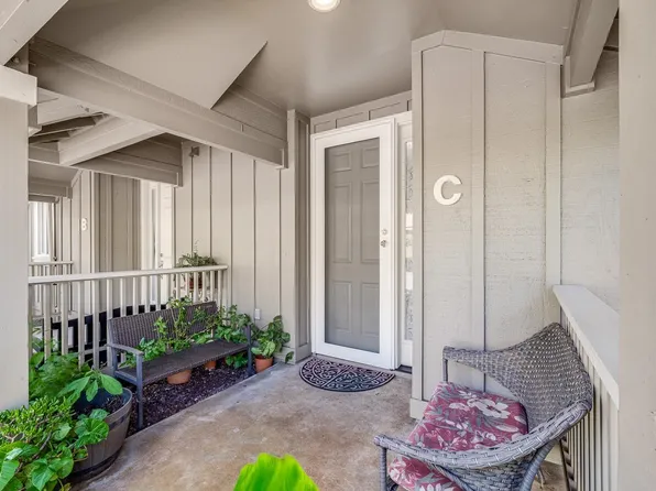 23 Kaloaloa Way APT 6C, Wailuku, HI 96793