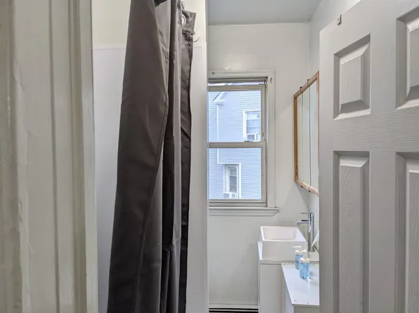 32 Storms Avenue image 2 of 11