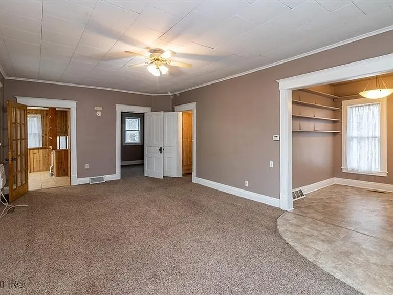 1011 Evelyn St — Photo 9