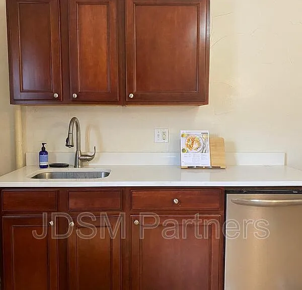 1260 Vine St #4 — Photo 1