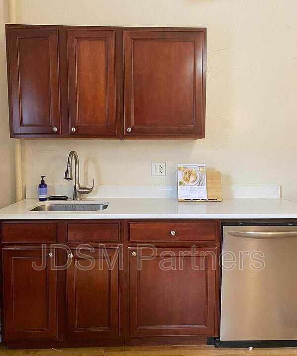 1st image of 1260 Vine St APT 4