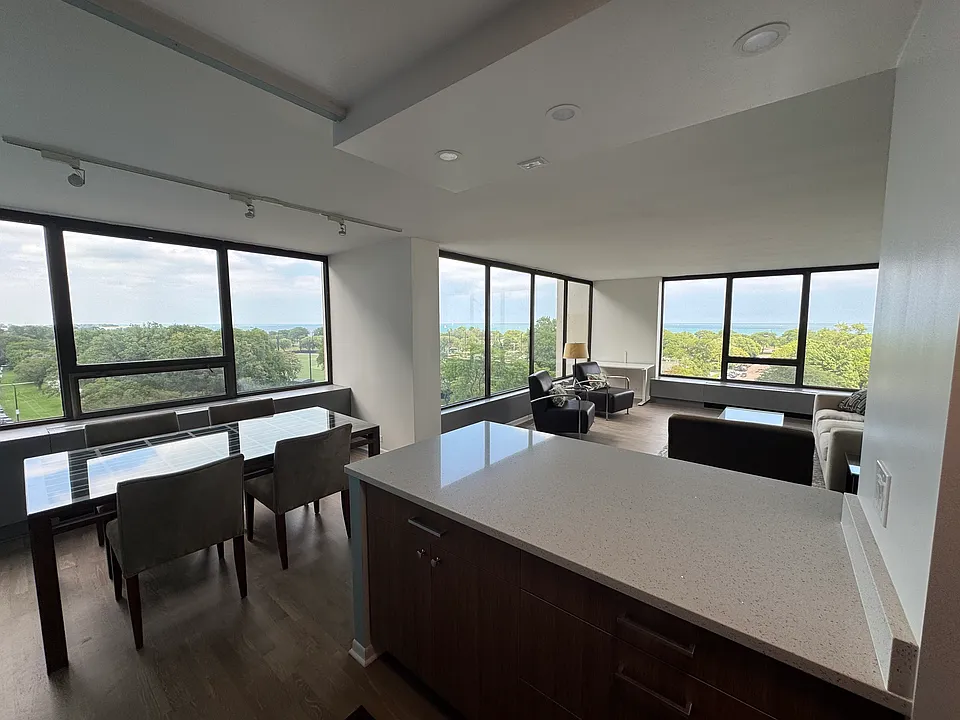 2800 N Lake Shore Dr #901
